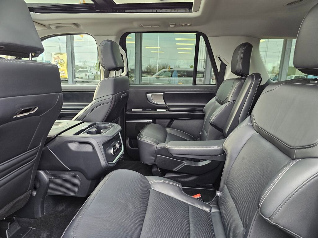 Certified 2025 Ford Expedition Max Platinum AWD/4WD image 13