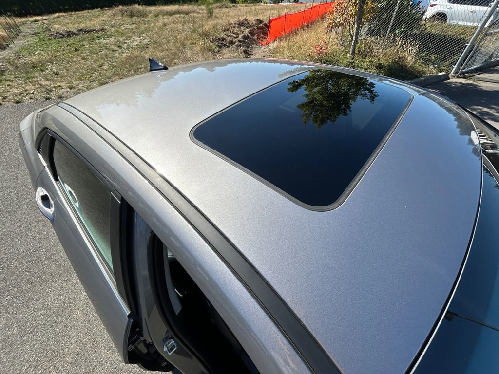 Used 2023 Hyundai Elantra Limited image 28