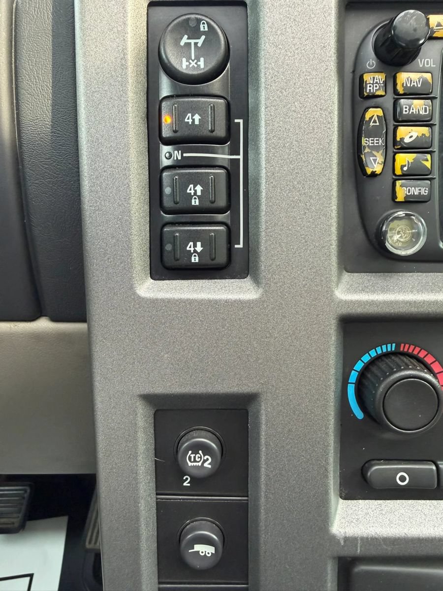 Used 2004 HUMMER H2 SUT w/ Preferred Equipment Group AWD/4WD image 15