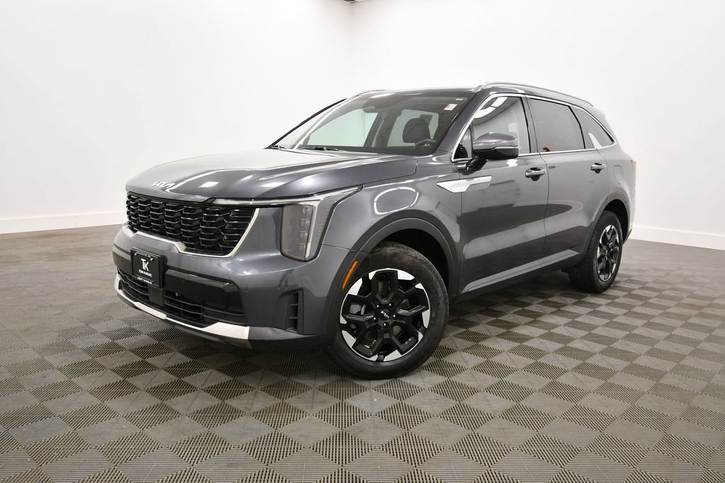 Certified 2024 Kia Sorento S AWD/4WD image 2