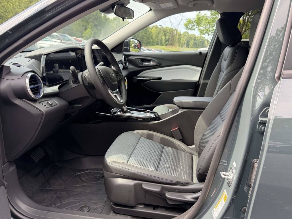 New 2026 Chevrolet Trax LT w/ Driver Confidence Package FWD image 16