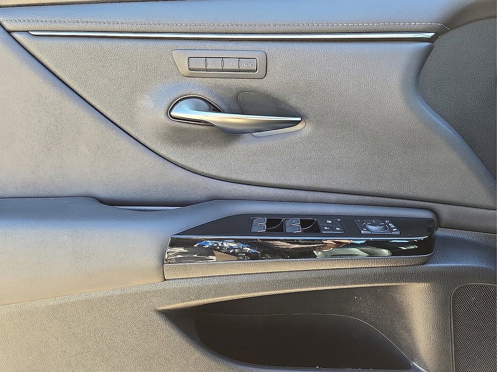 Used 2022 Lexus ES 350 w/ Premium Package image 19