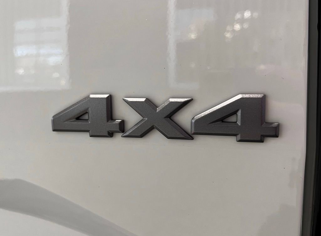 Used 2025 Nissan Frontier S image 11