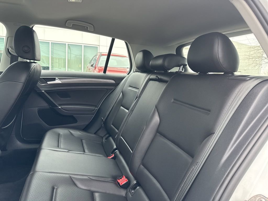 Used 2021 Volkswagen Golf 4-Door image 26