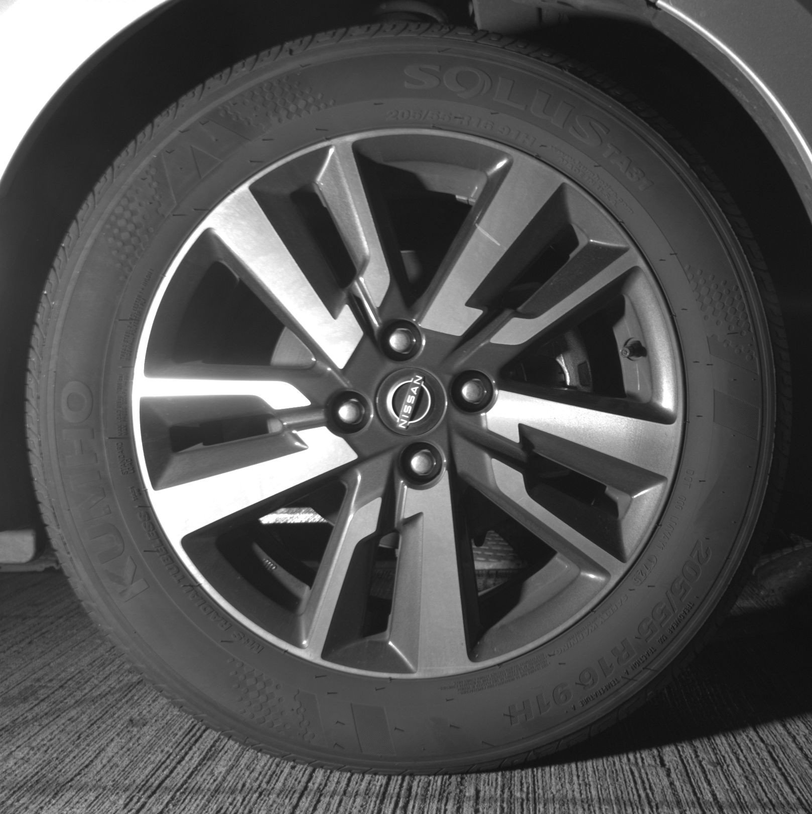 Used 2025 Nissan Versa SV image 13