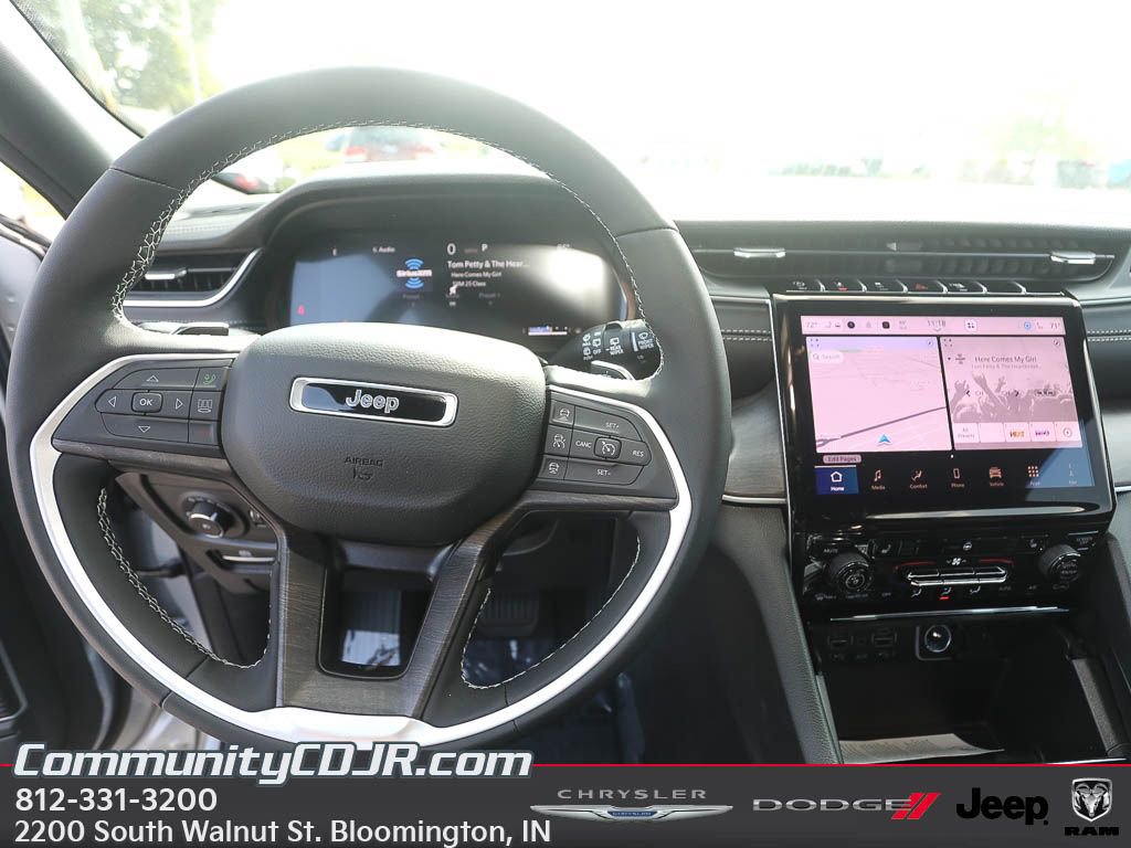 New 2025 Jeep Grand Cherokee L Limited image 11