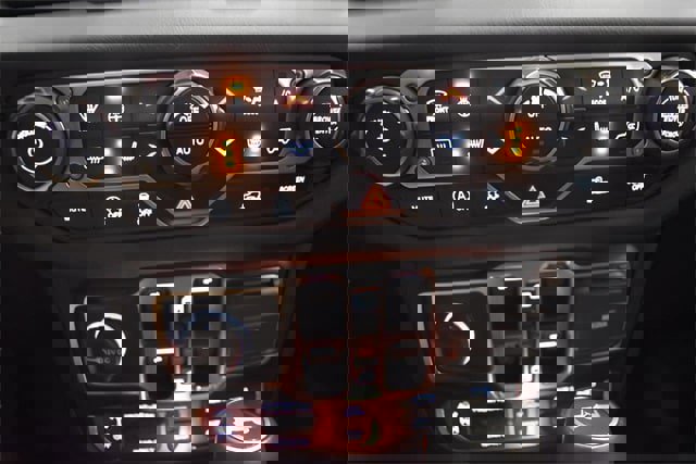 Used 2024 Jeep Wrangler Unlimited Rubicon w/ Technology Group image 29