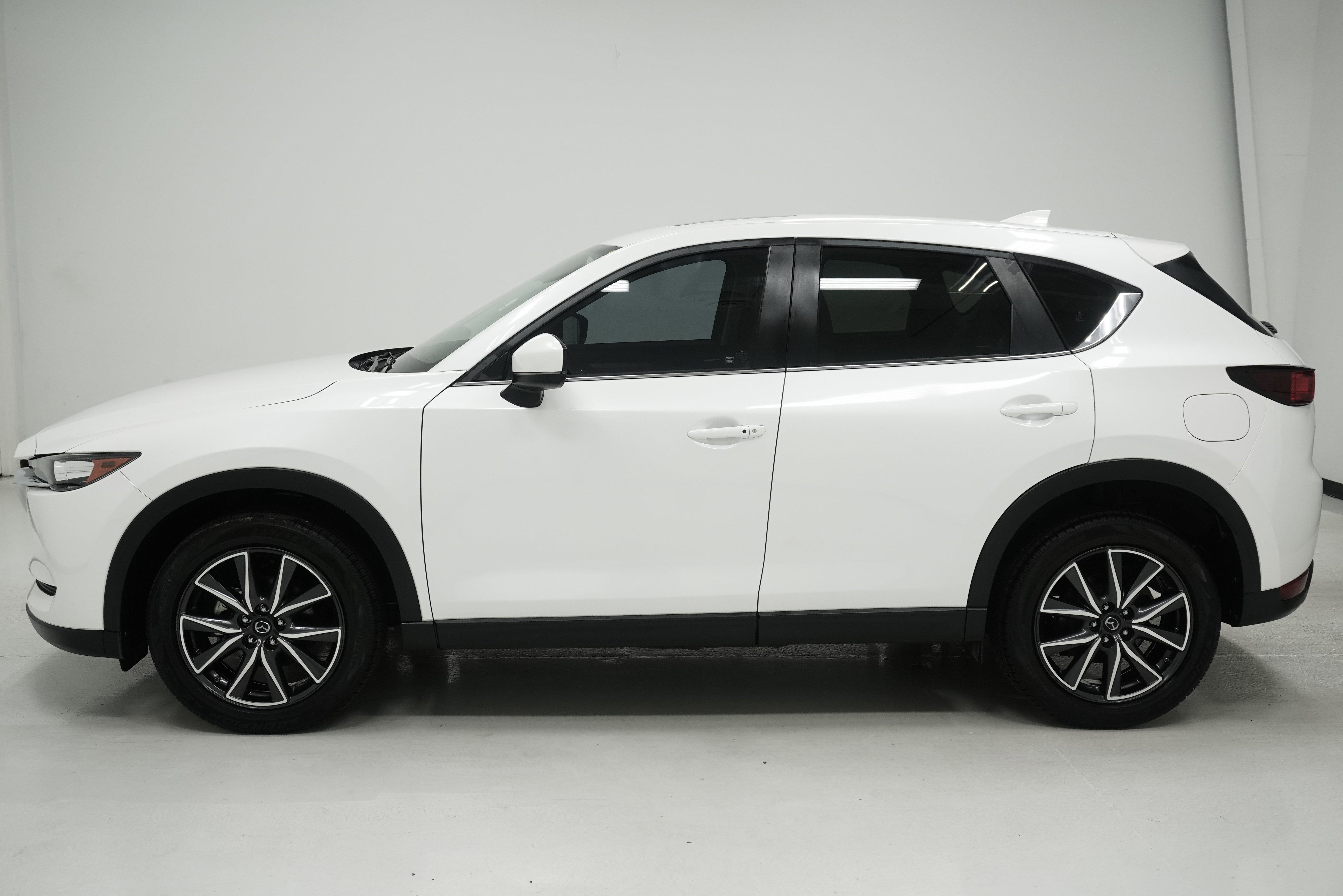 Used 2018 MAZDA CX-5 Touring w/ Preferred Equipment Package FWD image 7