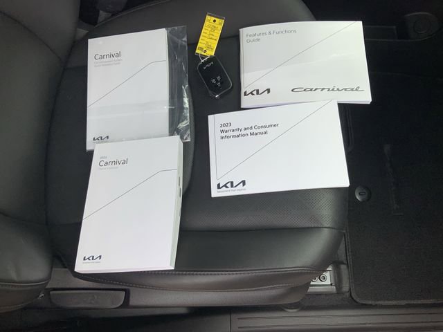 Used 2023 Kia Carnival LX image 17