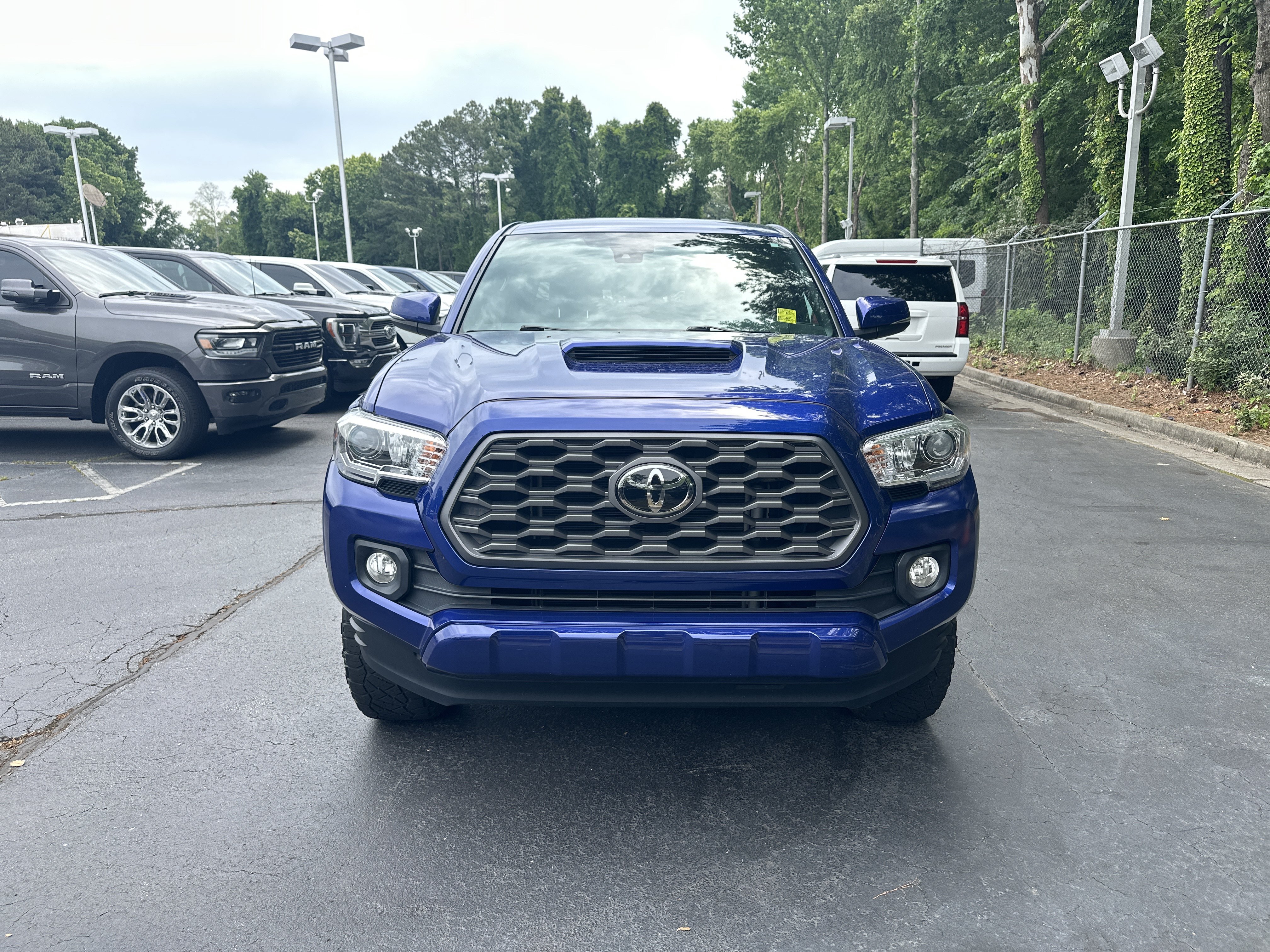 Used 2022 Toyota Tacoma TRD Sport w/ Technology Package AWD/4WD image 4