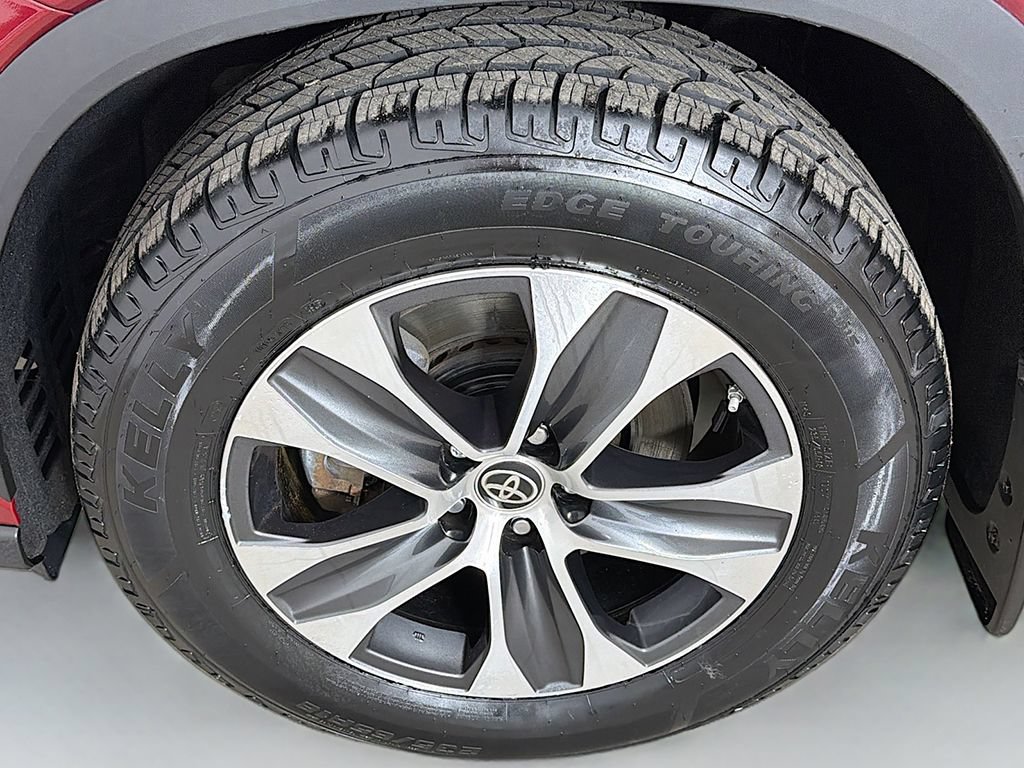 Used 2023 Toyota Highlander XLE AWD/4WD image 21