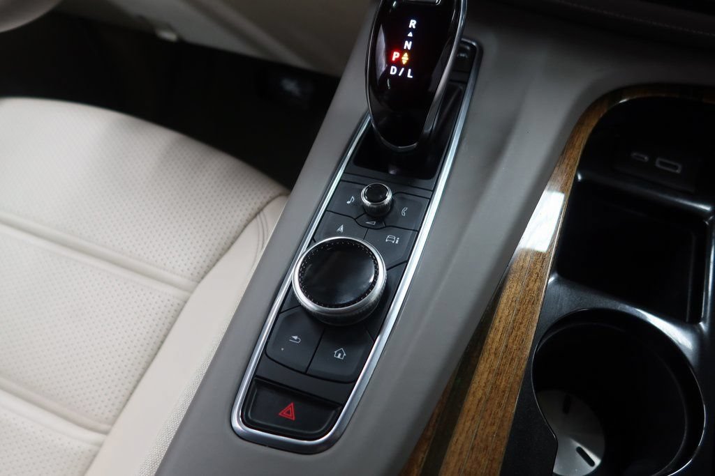 Used 2022 Cadillac Escalade Sport Platinum w/ LPO, ONYX Package AWD/4WD image 23
