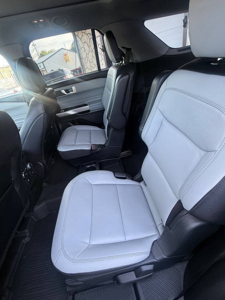 Used 2021 Ford Explorer XLT w/ Equipment Group 202A AWD/4WD image 8