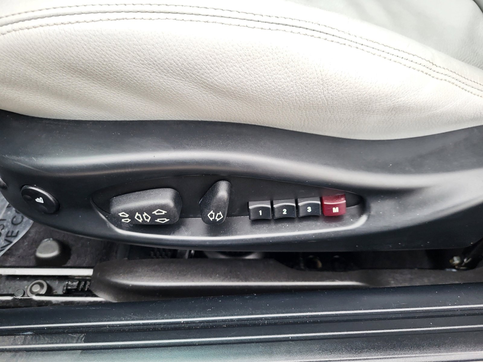 Used 2006 BMW M6 Coupe image 15