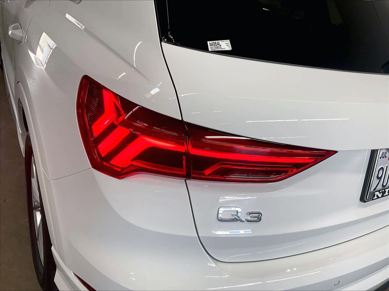 Certified 2025 Audi Q3 2.0T Premium w/ Convenience Package AWD/4WD image 29