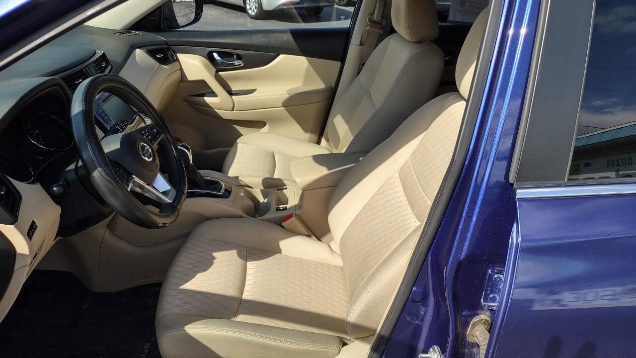 Used 2019 Nissan Rogue SV w/ Premium Package image 12