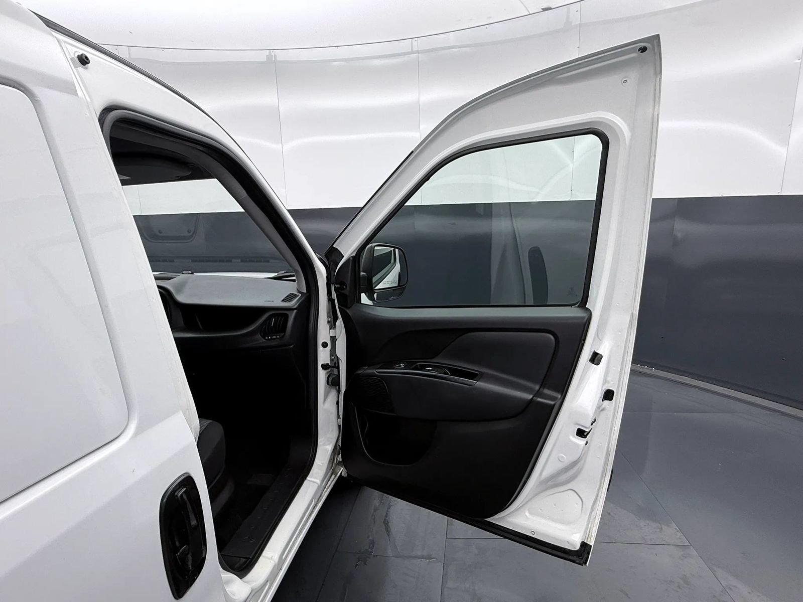 Used 2019 RAM ProMaster City Tradesman FWD image 9