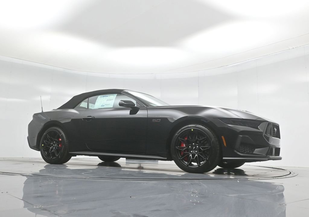 Used 2025 Ford Mustang GT Premium w/ GT Performance Package image 4