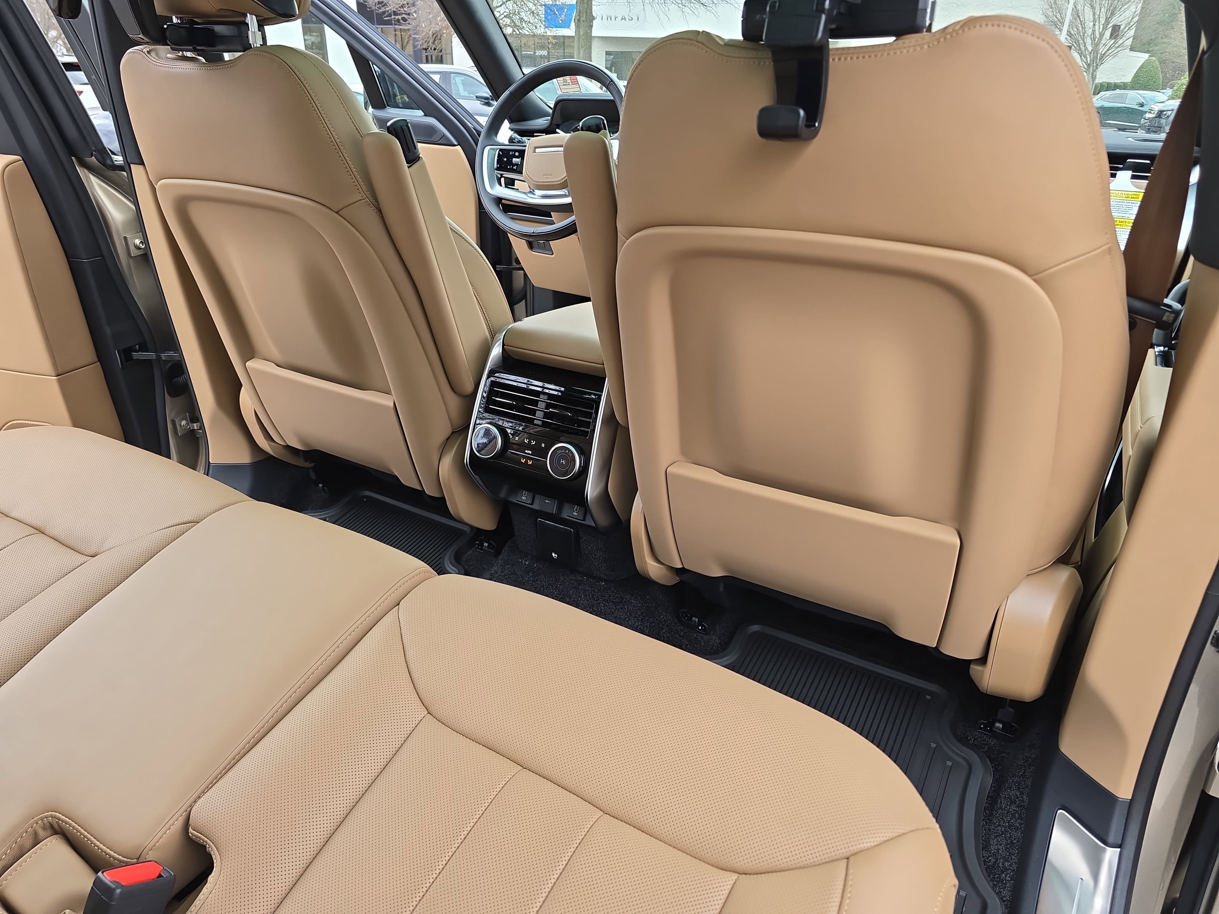 New 2026 Land Rover Range Rover Long Wheelbase SE AWD/4WD image 11