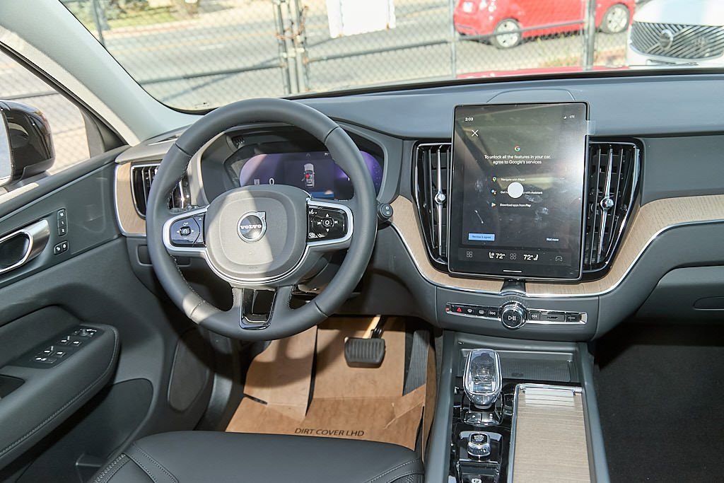 New 2026 Volvo XC60 B5 Plus w/ Protection Package Premier image 23