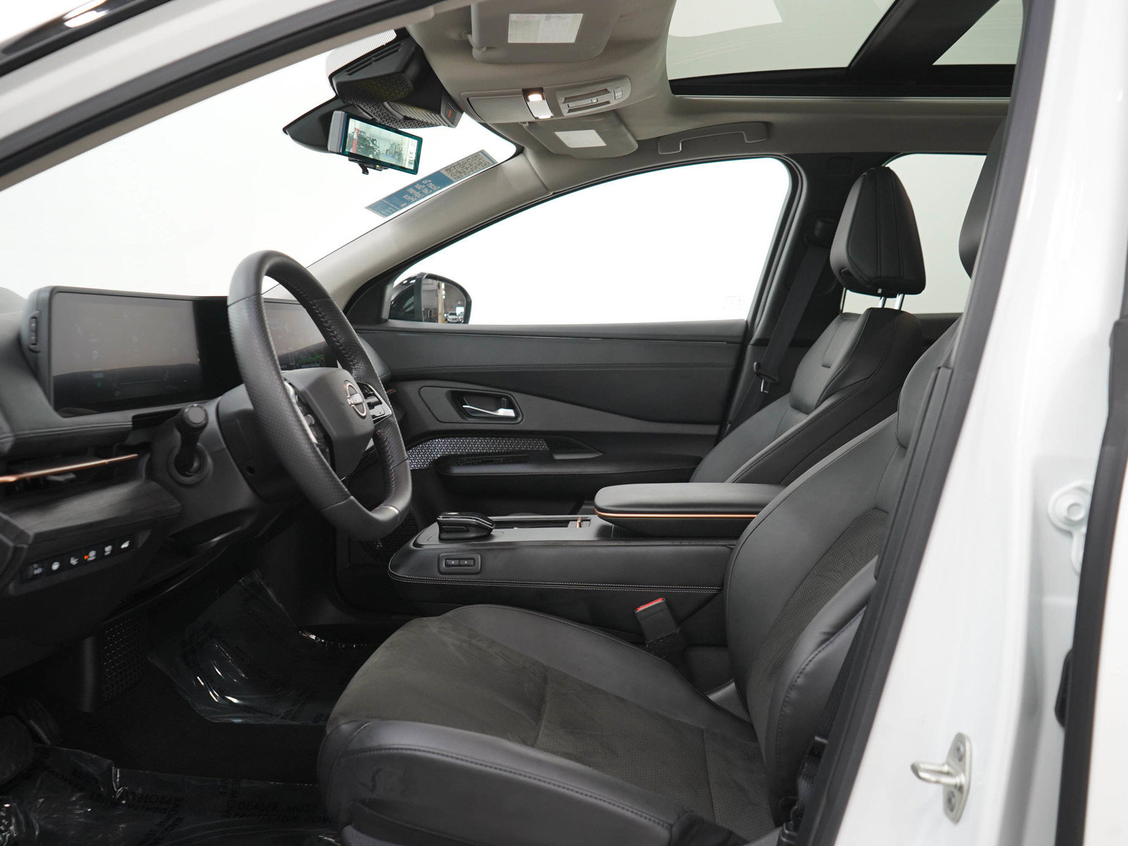 Used 2025 Nissan Ariya AWD image 24