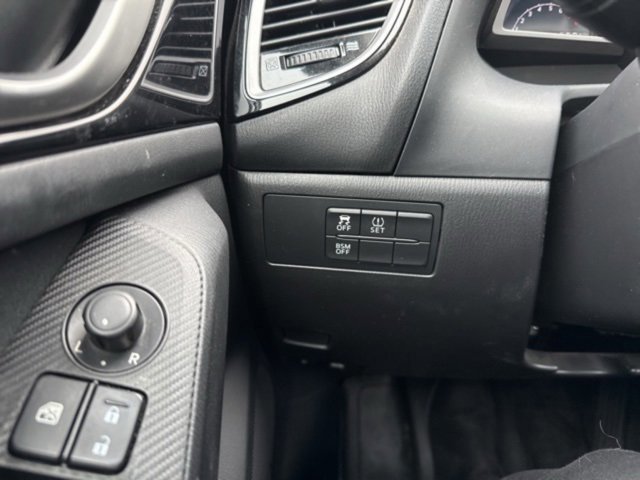 Used 2014 MAZDA MAZDA3 i Touring w/ Technology Package image 9