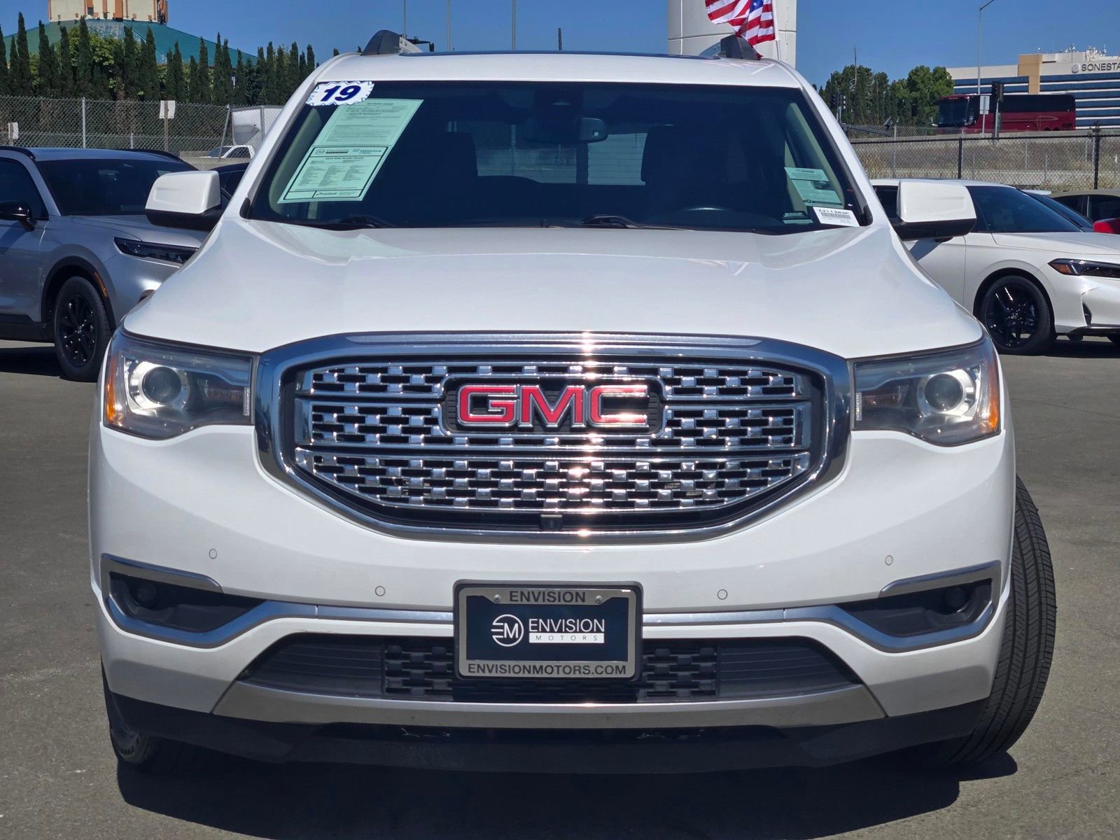 Used 2019 GMC Acadia Denali w/ Technology Package AWD/4WD image 2