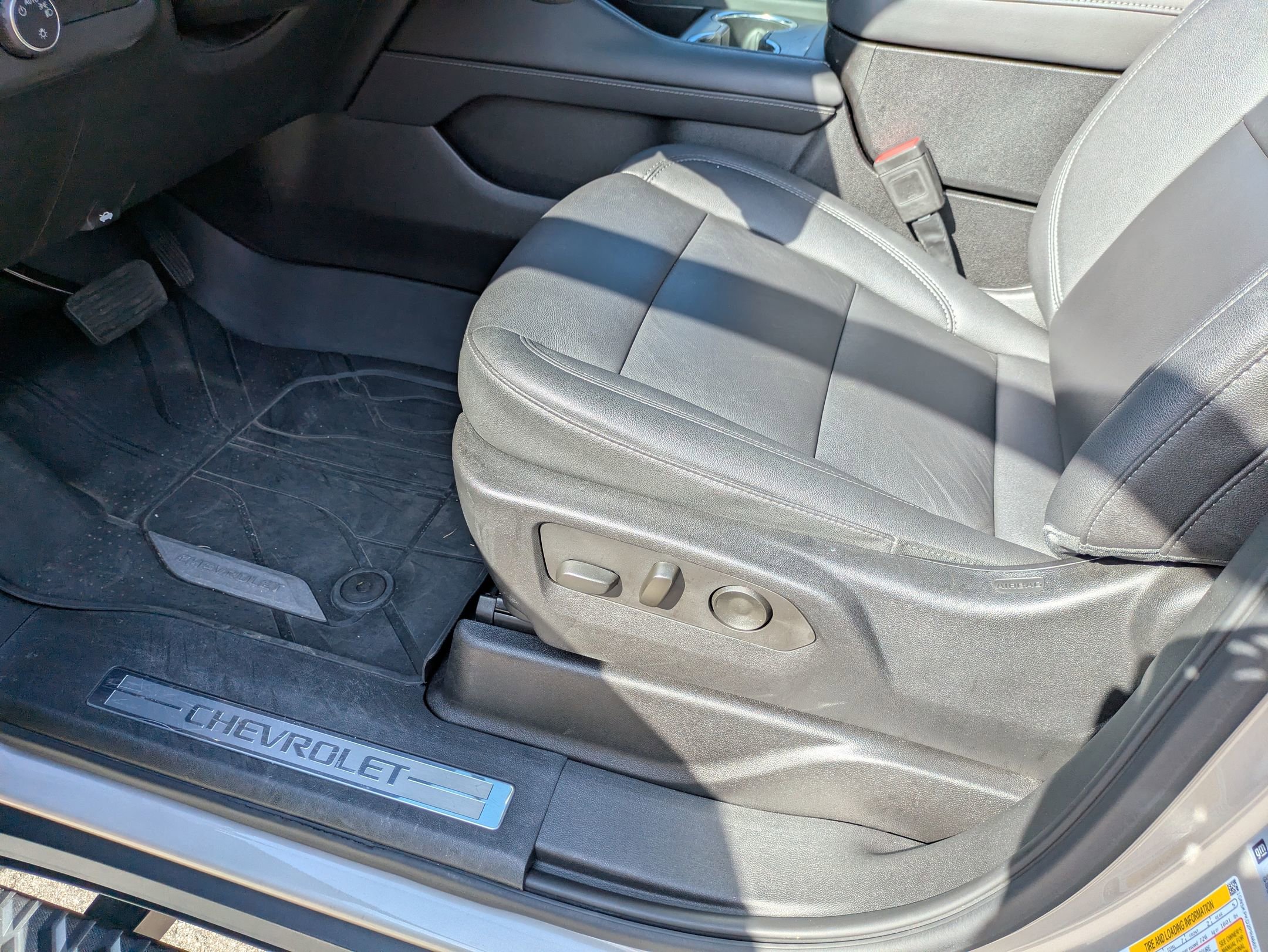 Used 2023 Chevrolet Tahoe Z71 w/ Luxury Package AWD/4WD image 13