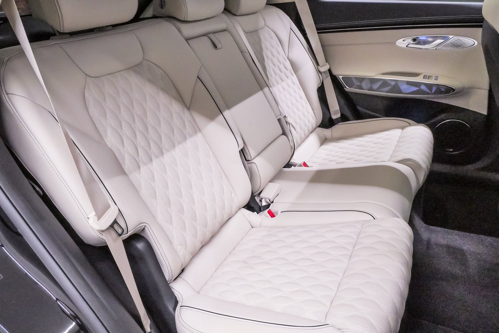 Certified 2025 Genesis GV70 3.5T Sport w/ Sport Advanced Package image 12