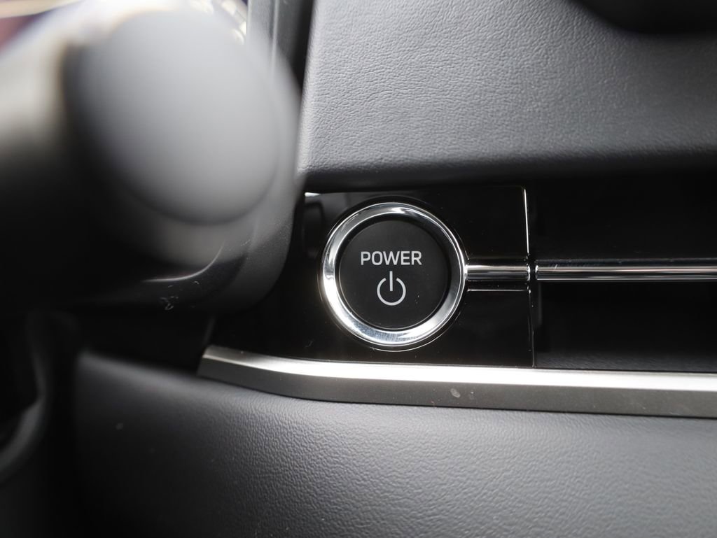 New 2025 Mitsubishi Outlander SE image 38