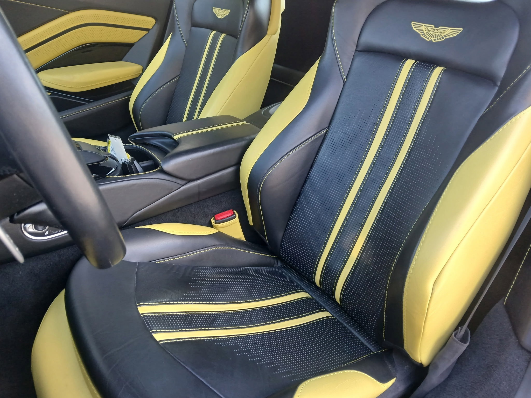 Used 2019 Aston Martin V8 Vantage Coupe RWD image 7