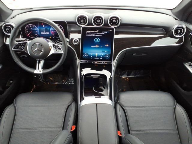 Used 2025 Mercedes-Benz GLC 300 image 4