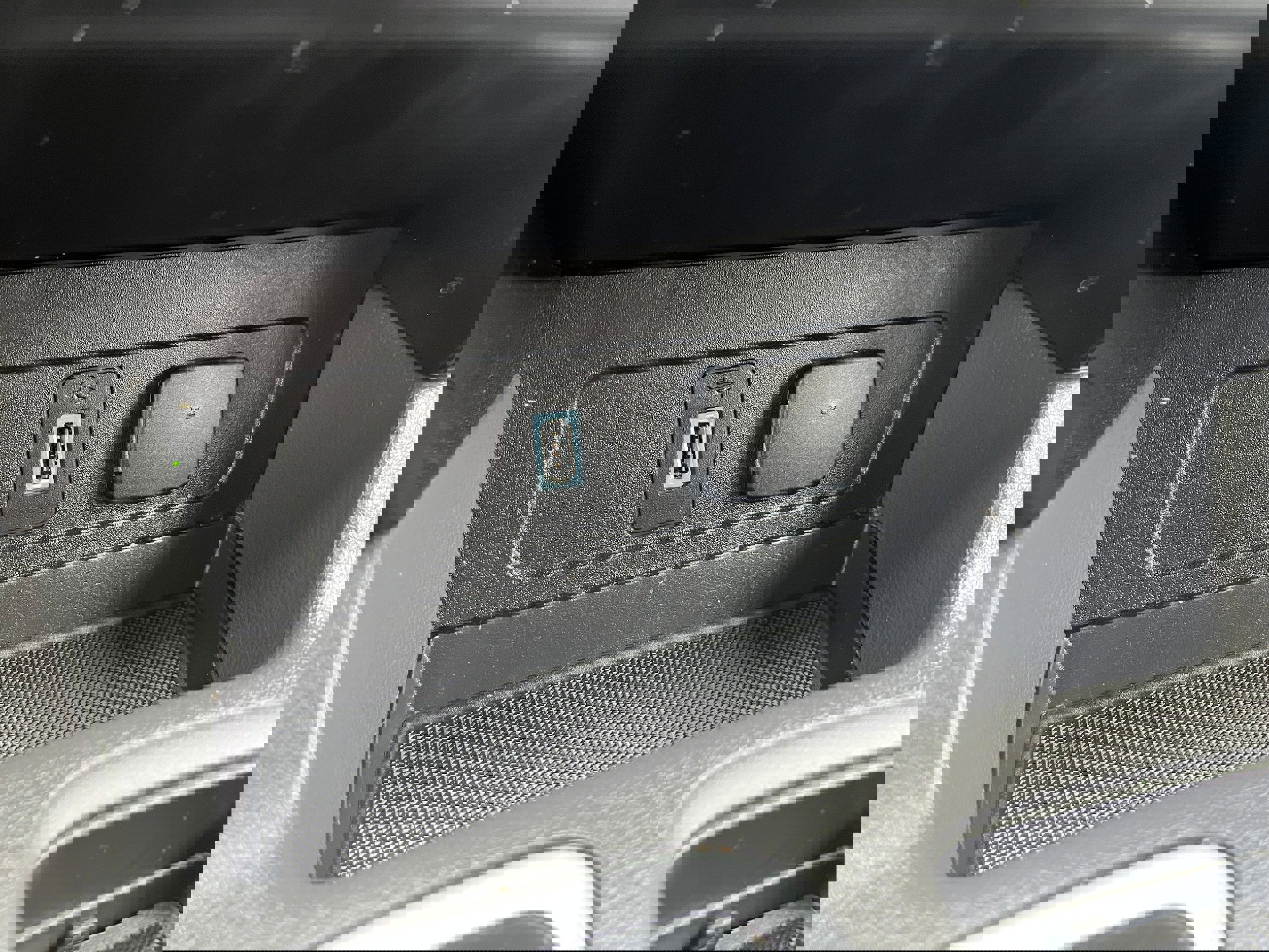 Certified 2018 Ford Escape SE w/ Ford Safe & Smart Package image 17