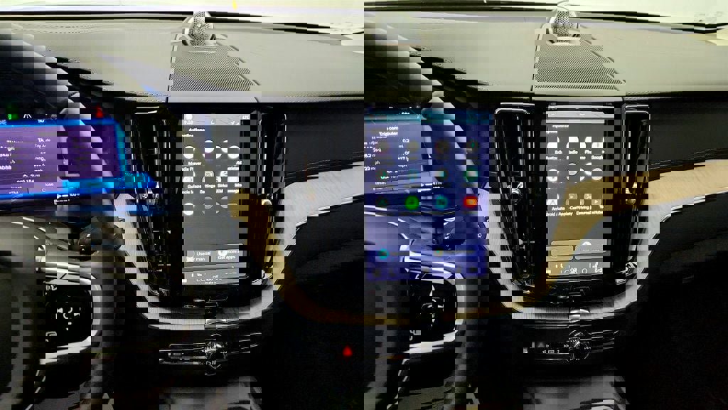 Used 2022 Volvo XC60 T8 Inscription w/ Advanced Package image 18