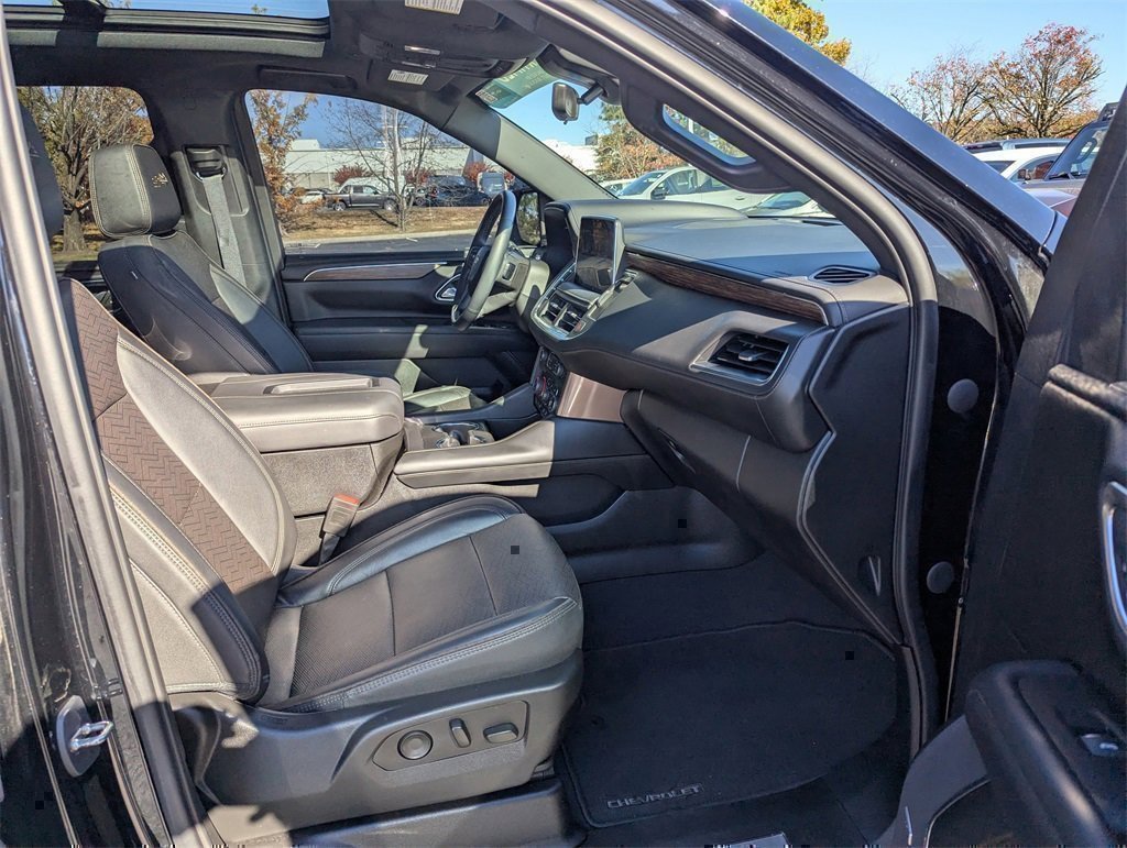 Used 2023 Chevrolet Suburban High Country image 18