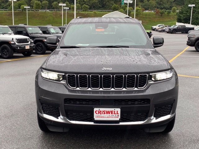 Used 2025 Jeep Grand Cherokee L Laredo AWD/4WD image 8