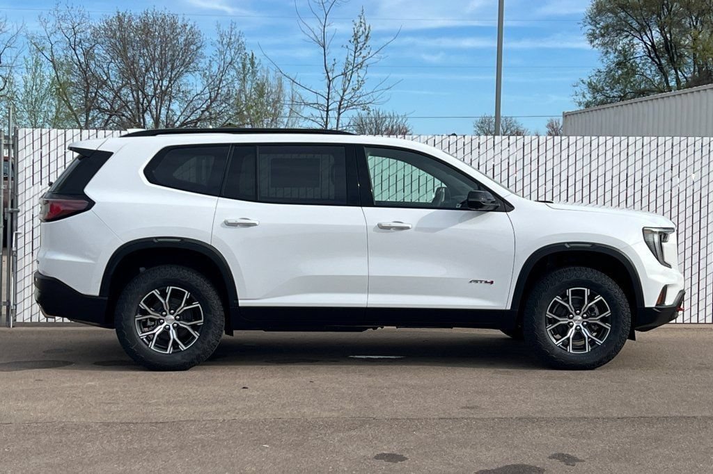 New 2026 GMC Acadia AT4 w/ Luxury Package AWD/4WD image 4
