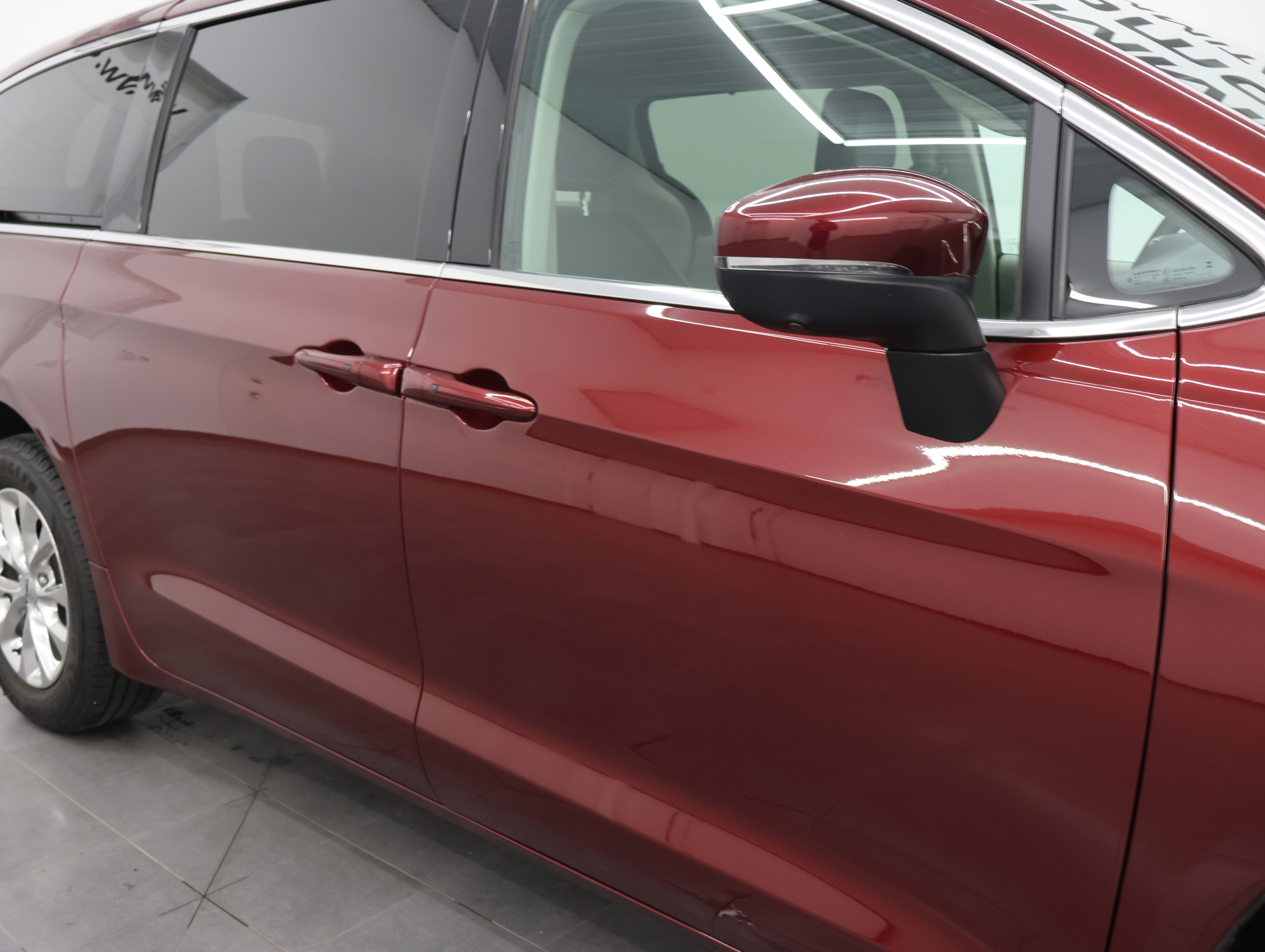Used 2023 Chrysler Pacifica Touring-L AWD/4WD image 28