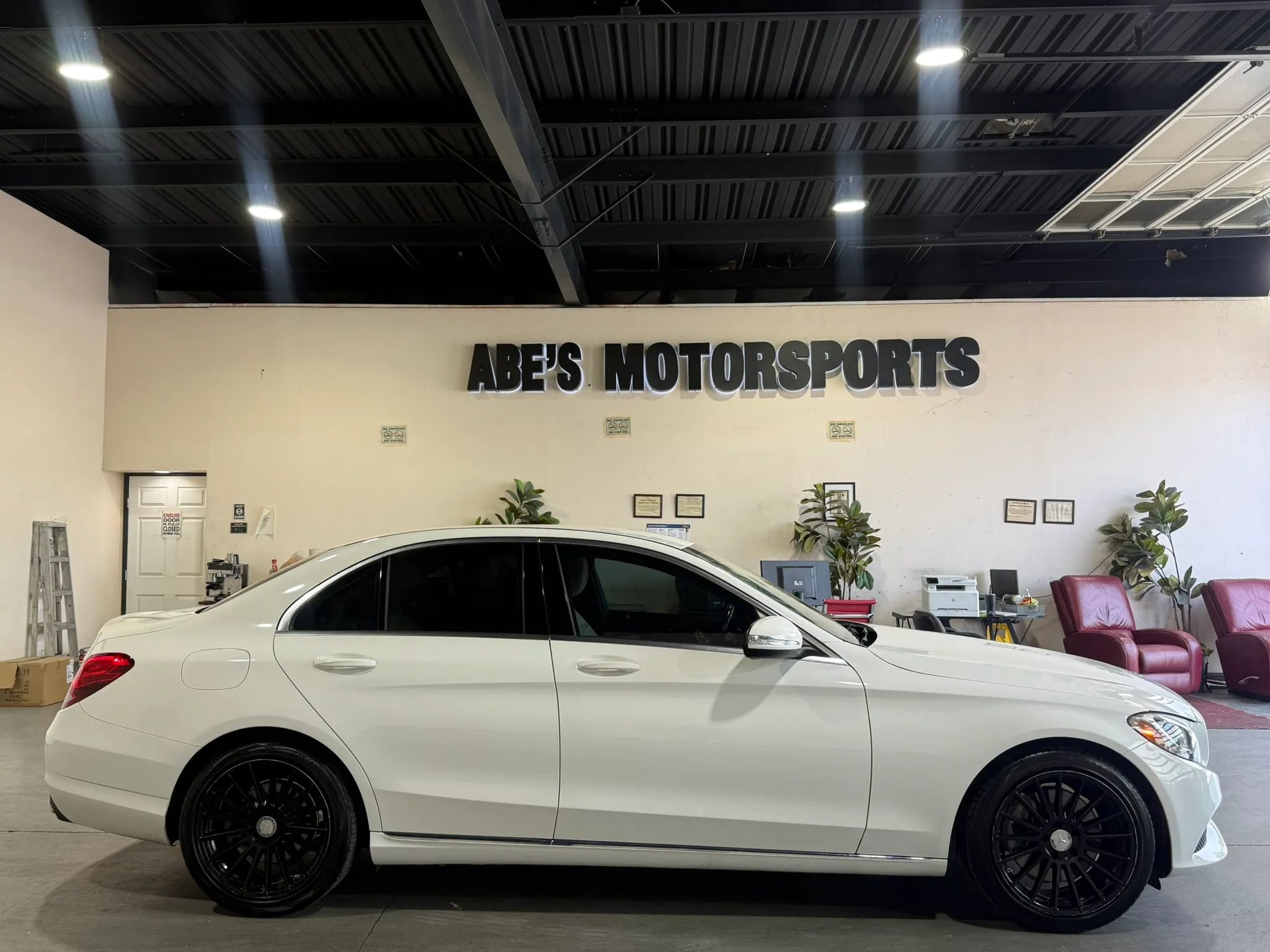 Used 2015 Mercedes-Benz C 300 Sedan image 4