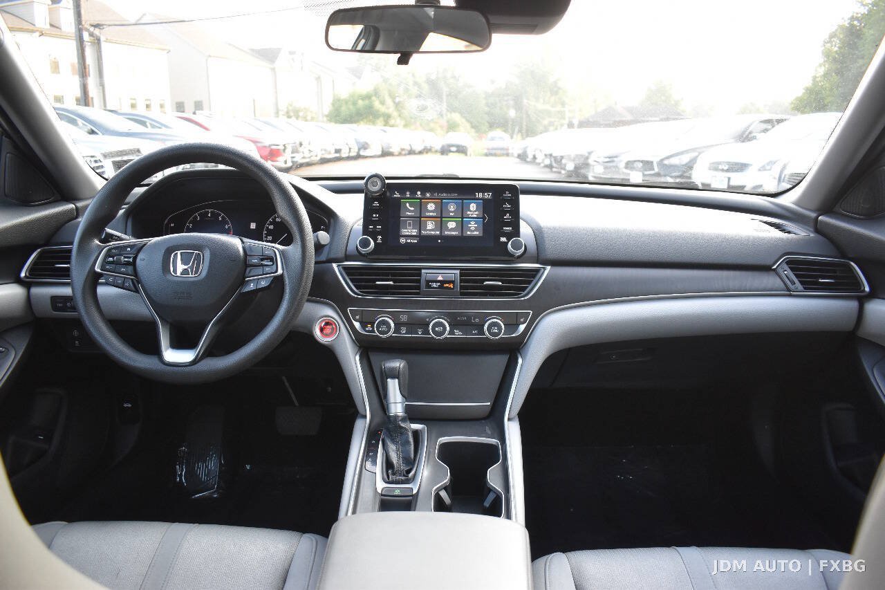 Used 2018 Honda Accord EX image 17