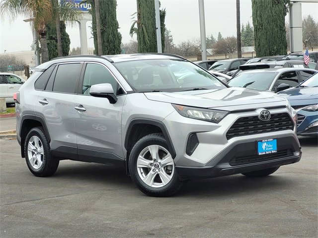 Used 2019 Toyota RAV4 LE image 2
