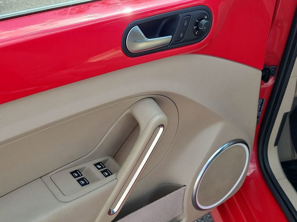 Used 2013 Volkswagen Beetle 2.5 image 37