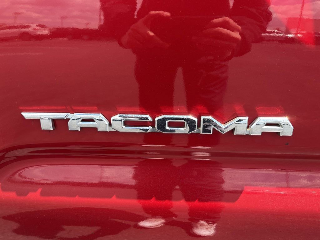 Used 2017 Toyota Tacoma TRD Off-Road w/ Premium & Technology Package AWD/4WD image 16