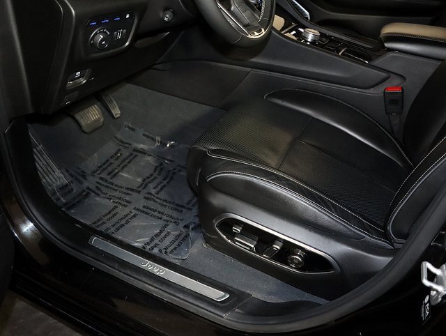 Used 2022 Jeep Grand Cherokee Overland w/ Luxury Tech Group IV image 26