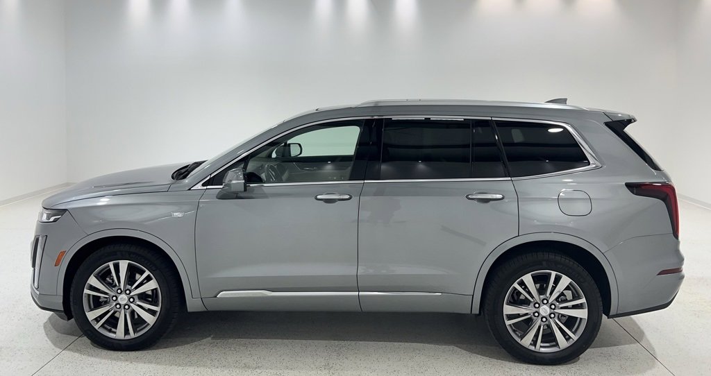 Used 2025 Cadillac XT6 Premium Luxury image 2