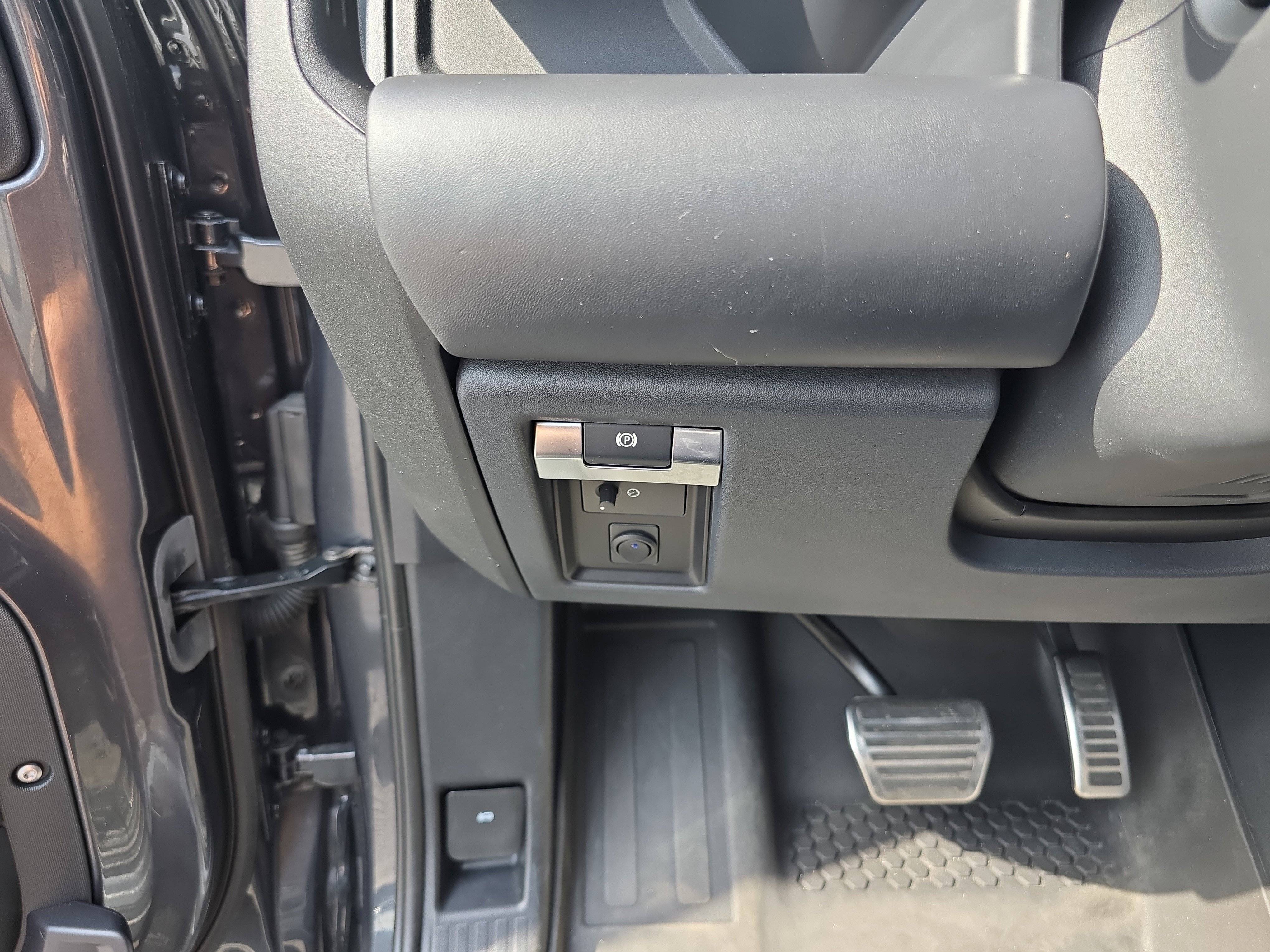 Used 2024 Land Rover Defender 110 Carpathian Edition image 35