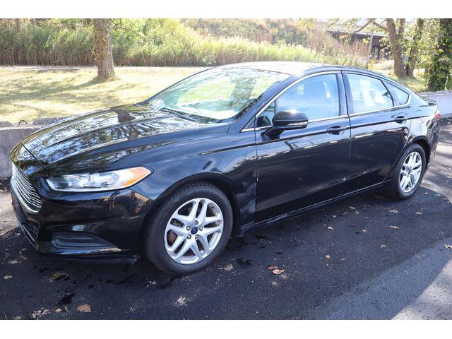 Used 2016 Ford Fusion SE image 2
