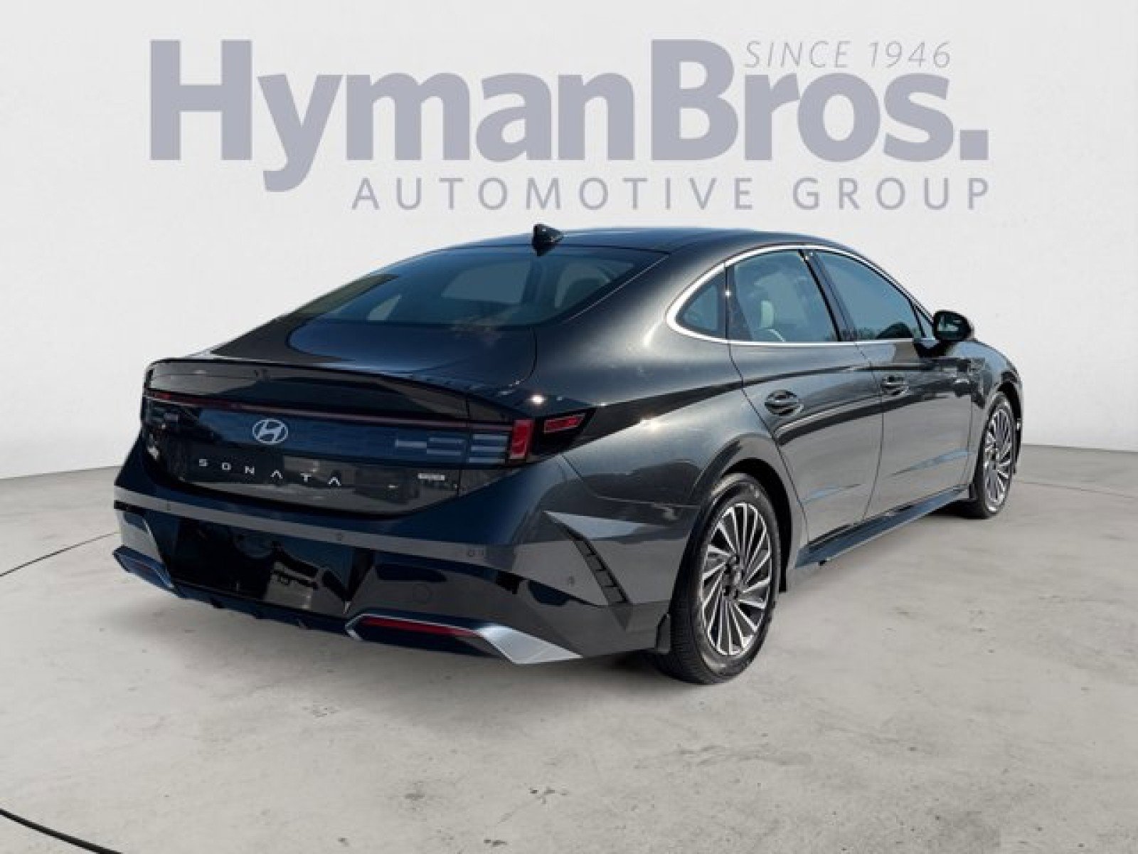 Used 2025 Hyundai Sonata Limited FWD image 3