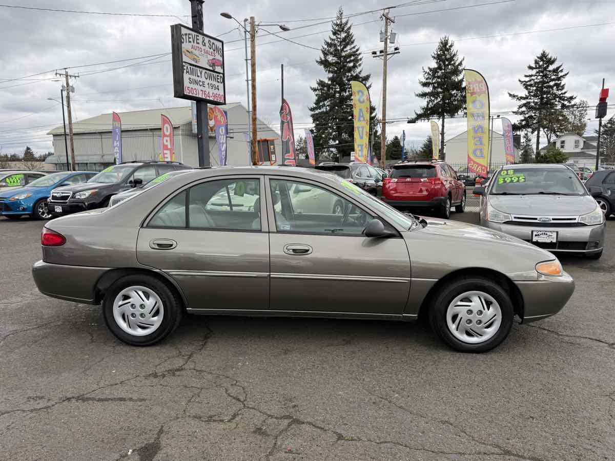 Used 2002 Ford Escort Sedan image 11