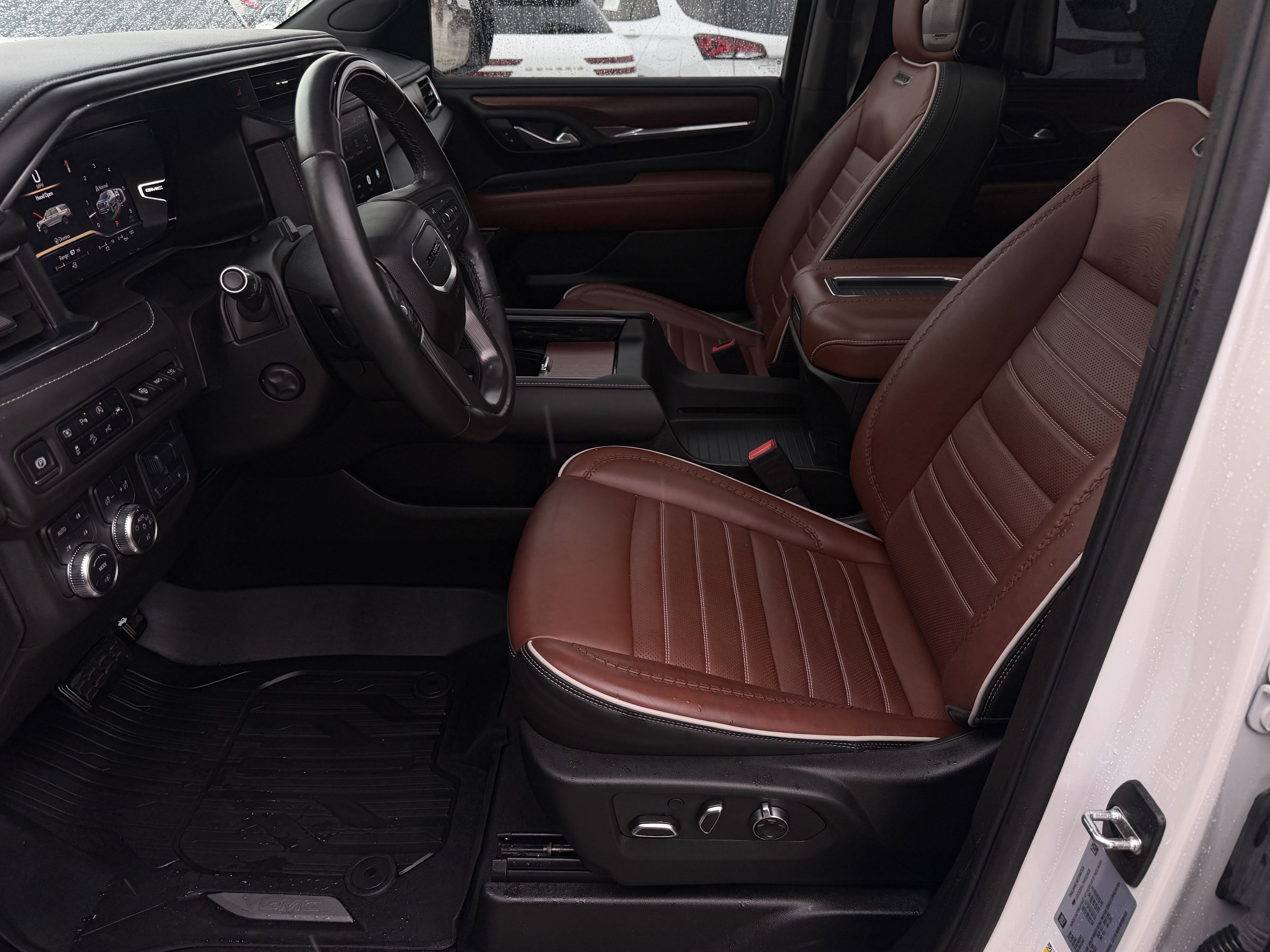 Used 2024 GMC Yukon Denali Ultimate AWD/4WD image 22